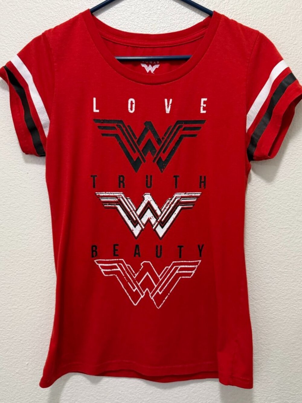 Wonder Woman red t-shirt, "love truth beauty" juniors size XL (15/17)